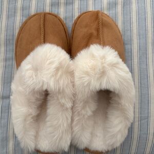 Cozy Tan Faux Fur Women's Slippers